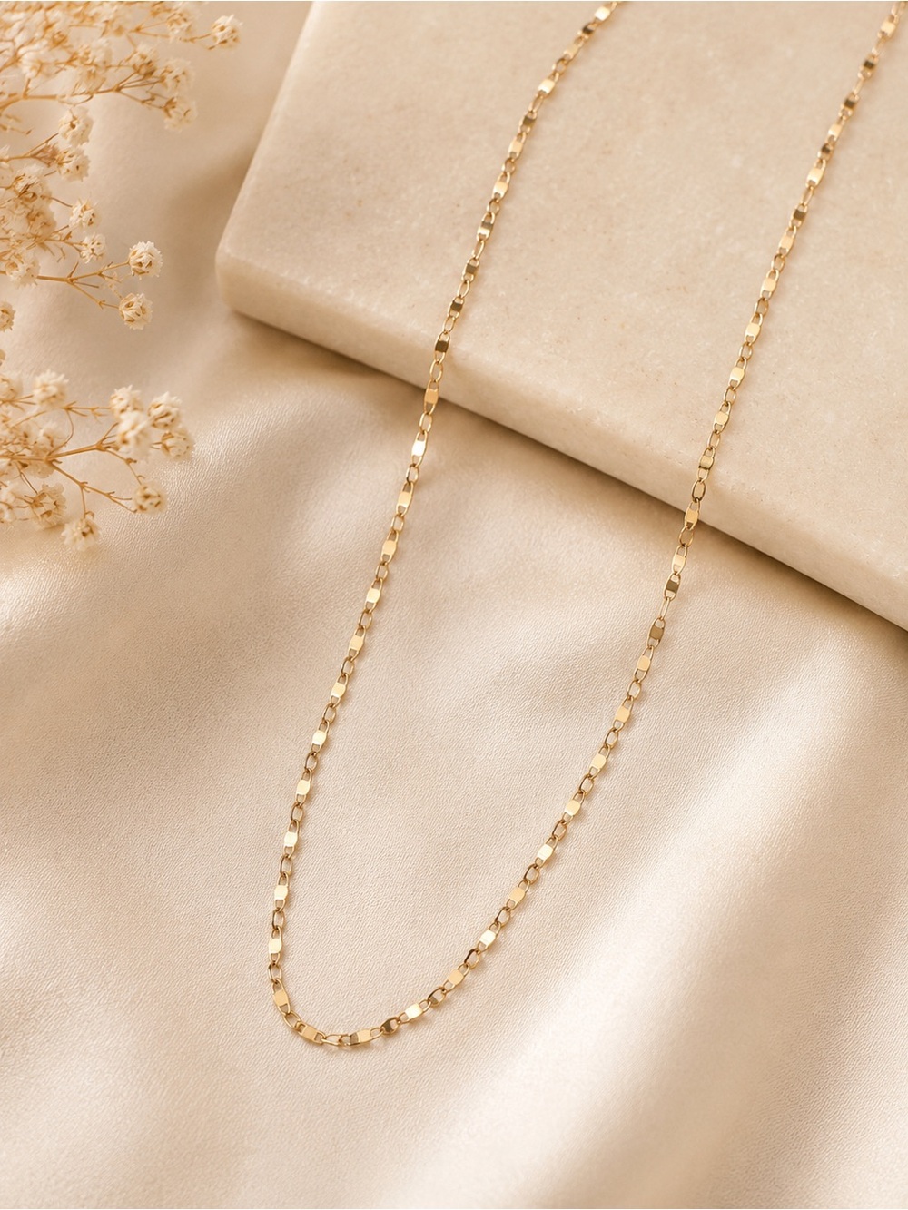 18K Gold filled Women's Figaro-Style Chain Necklace - Everyday Jewelry. 18 Inch